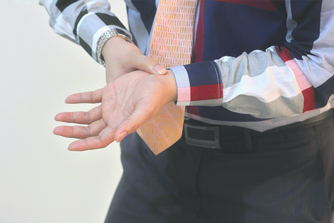 Картинка анонса статьи К какому врачу идти на приём, если начали неметь руки