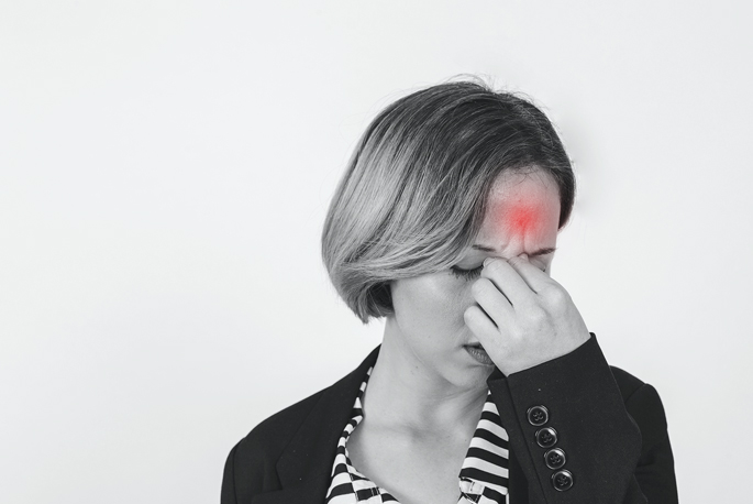 Картинка анонса статьи Приступы головных болей: когда и к какому врачу идти на прием?